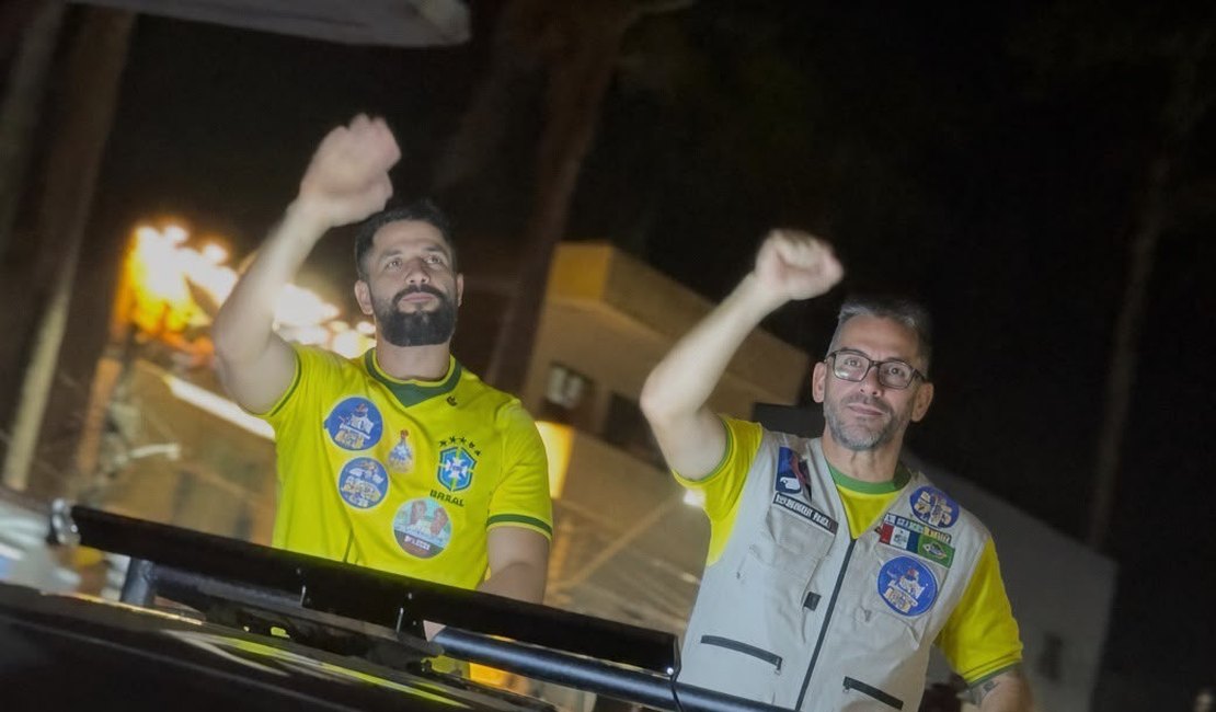 Leonardo Dias e Fábio Costa percorrem Palmeira dos Índios em grande carreata da Direita