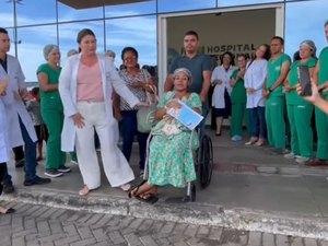 Mãe e bebê que sobreviveram à acidente na Serra da Barriga recebem alta após cesariana de emergência