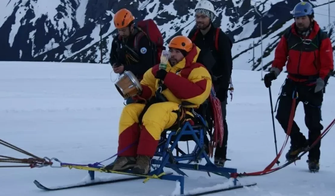 O chileno que escalou vulcão em cadeira de rodas e 10 anos depois tenta repetir feito