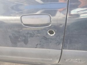 Dois veículos são arrombados em meia hora em estacionamentos de Hipermercados