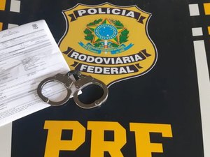 PRF prende homem com mandado de prisão por pensão alimentícia, em Joaquim Gomes