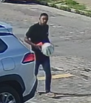[Vídeo] Homem furta motocicleta em plena luz do dia no bairro do Poço, em Maceió