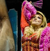 Rita Cadillac estreia como madrinha de bloco de Carnaval em SP