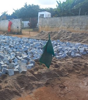 Prefeitura de Palmeira inicia obra de drenagem e pavimentação da comunidade Uruçu