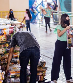 Prefeitura entrega 7 mil cestas básicas à população em situação de vulnerabilidade social
