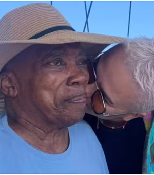Milton Nascimento completa 84 anos e ganha homenagem de famosos