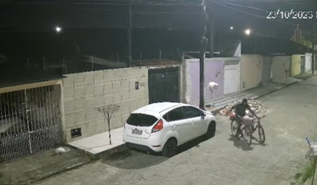 Imagens de câmera flagram ação de ladrão de bicicletas na parte alta da capital