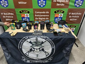 Polícia Militar cumpre mandado por homicídio e prende idoso com drogas em Delmiro Gouveia