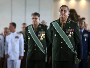 Bolsonaro convida general que liderou intervenção no RJ para a Casa Civil
