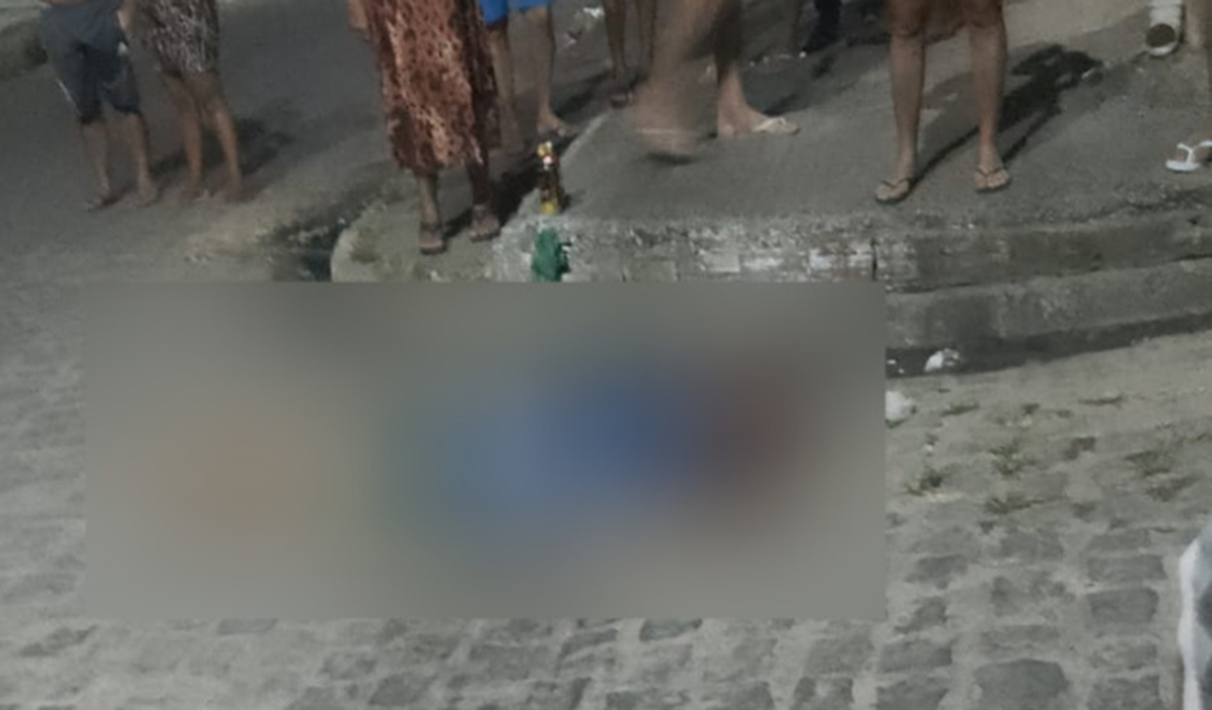 Homem é baleado e morre em frente a salão de beleza em Maceió