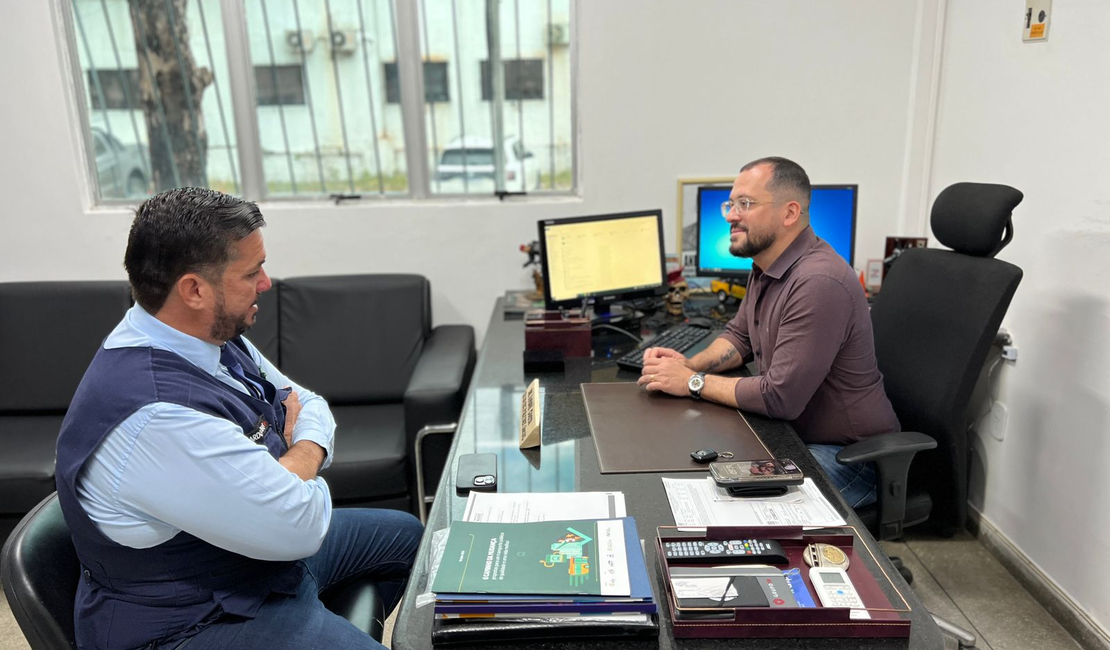 Leonardo Dias discute projeto para abertura de via no Corredor Vera Arruda