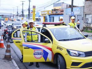 Agentes do Ronda no Bairro recuperam veículo furtado no Jacintinho