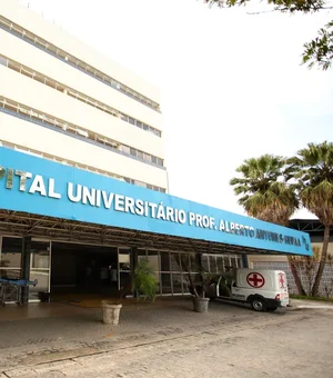 Trabalhador fica preso no sexto andar durante serviço no Hospital Universitário, em Maceió