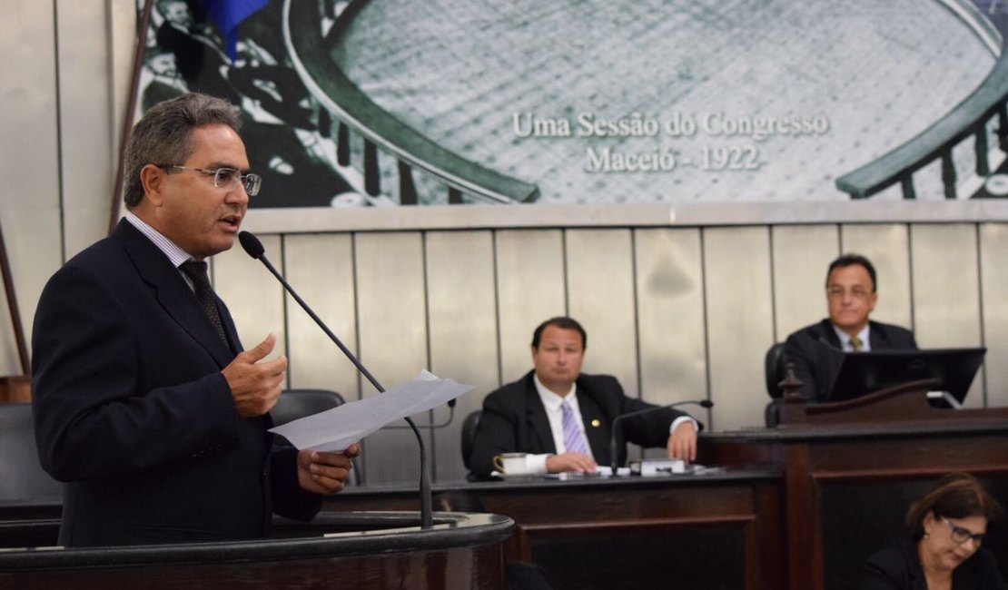 Francisco Tenório questiona valor de taxas cobradas pelo Detran