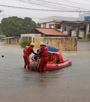 Inundações deixam famílias ilhadas em dia de chuva no Grande Recife; mais de 80 pessoas buscam abrigo