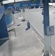 Vídeo mostra acidente em que motociclista fugiu após deixar mulher ferida em Arapiraca
