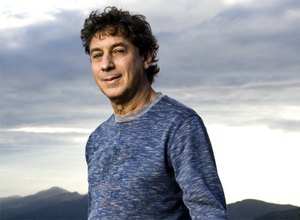 Flávio Venturini faz live especial de Dia dos Namorados