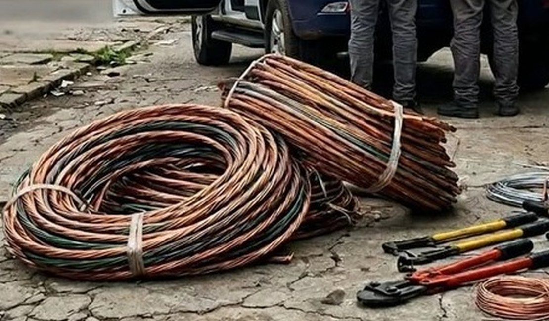 Dupla criminosa é presa ao furtar fios de cobre de edifício no Centro de Maceió