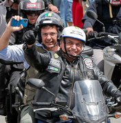 Bolsonaro faz motociata com ministro do Turismo no Agreste de Pernambuco