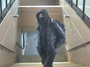 Mãe leva filho para a delegacia após reconhecê-lo como suspeito de roubo