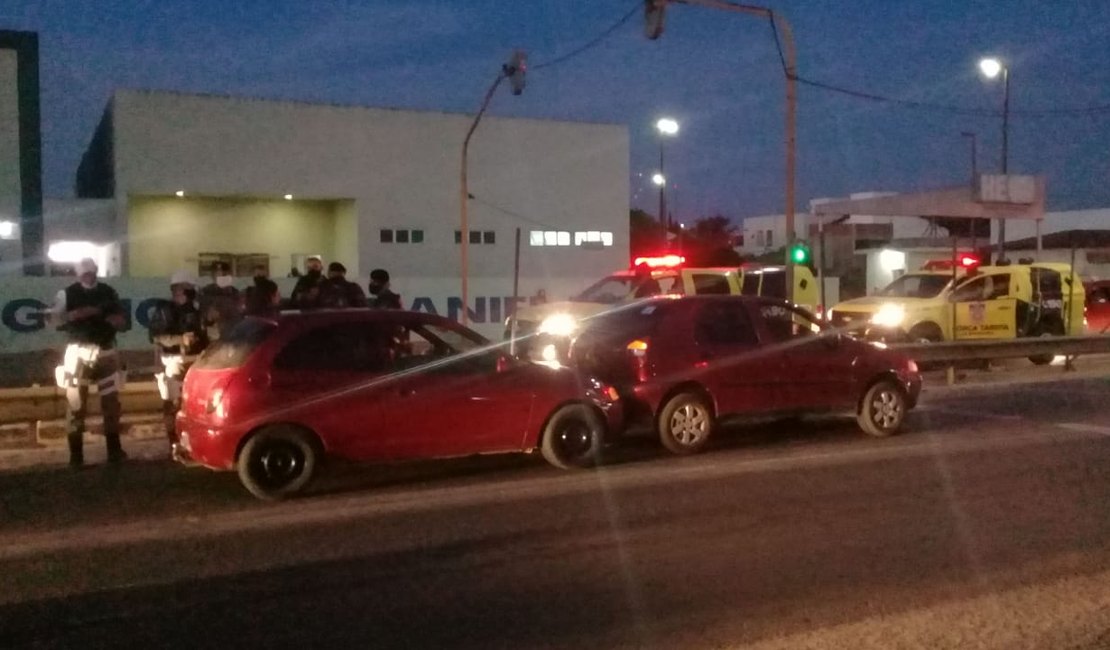 Com sinais de embriaguez, motorista provoca acidente em Arapiraca