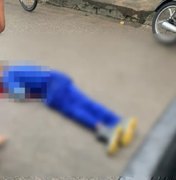 Homem é morto a tiros no meio da rua em plena luz do dia no Vergel do Lago, em Maceió