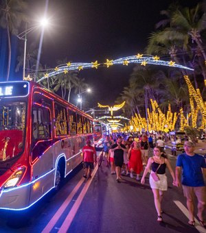 Passeios gratuitos em ônibus natalinos começam neste sábado (7); veja trajetos