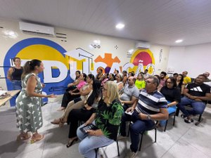 Secretaria de Educação discute novo Referencial Curricular para Traipu