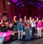 Teca Nelma reúne multidão em Jaraguá rumo à Assembleia