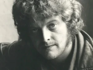 Mick Abrahams, guitarrista do Jethro Tull, morre aos 82 anos