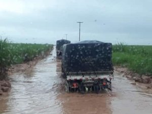 Desvio da BR-101 fica alagado após chuva intensa nesta segunda (25)