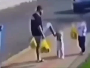 Polícia encontra ferimentos no irmão de menina chutada pelo pai no PR