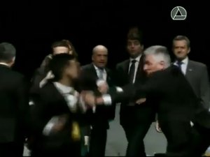 [Vídeo] Deputados eleitos trocam socos em evento de diplomação