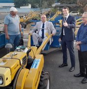 Luciano Barbosa inicia novo mandato com inauguração de creche e entrega de 38 máquinas agrícolas em Arapiraca