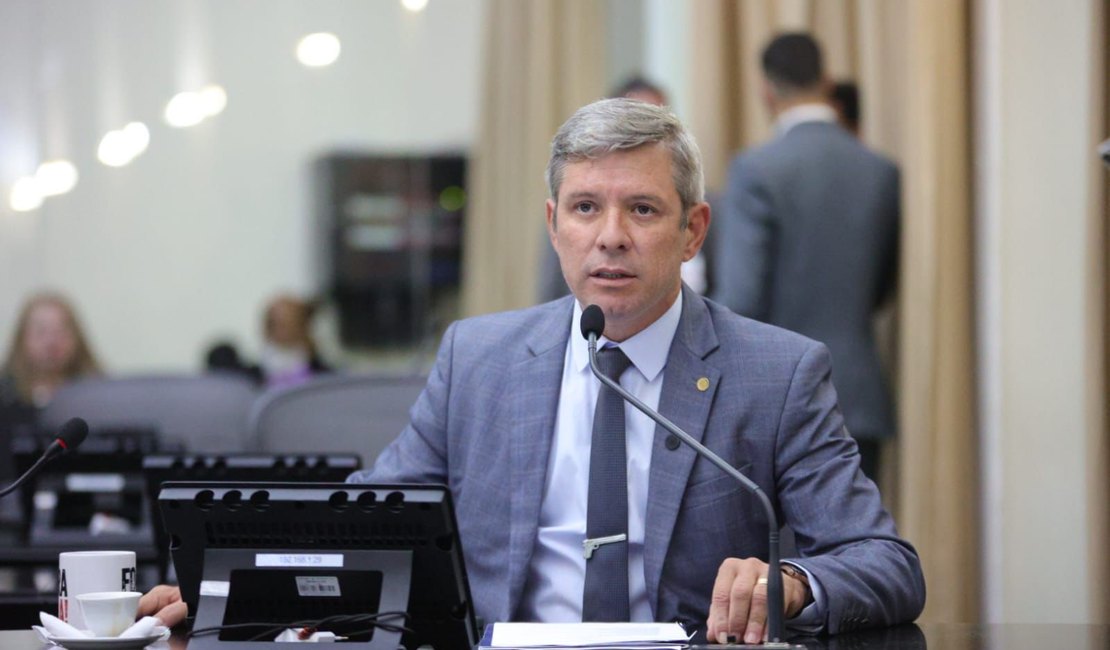 Cabo Bebeto adia toda a pauta da ALE em protesto contra medidas de Alexandre de Moraes