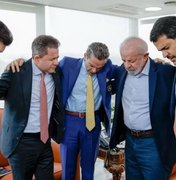 Ao lado de Messias, Lula recebe deputado e bispos evangélicos no Planalto
