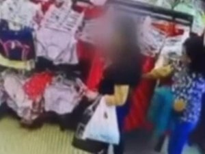 [Vídeo] Mulher finge ser cliente e furta carteira em loja no Centro de Maceió