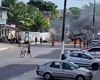 Moradores bloqueiam Av. Senador Rui Palmeira, em Maceió, em protesto contra falta de energia