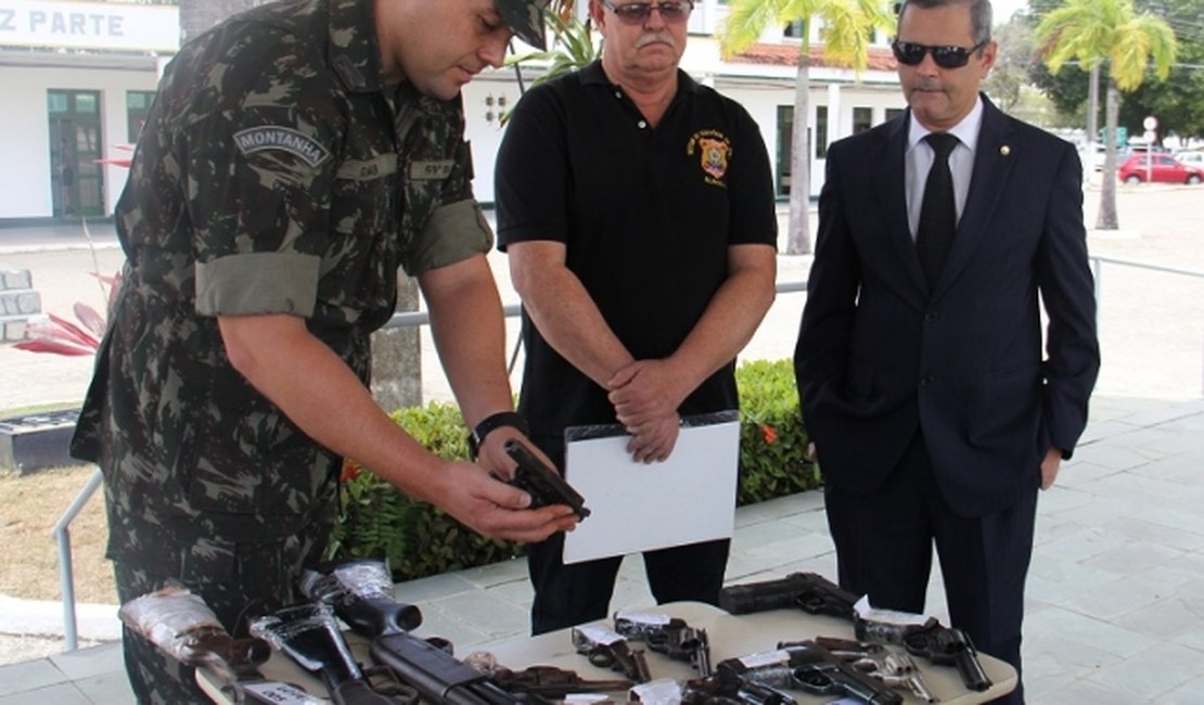 Judiciário entrega 200 armas para serem destruídas pelo Exército