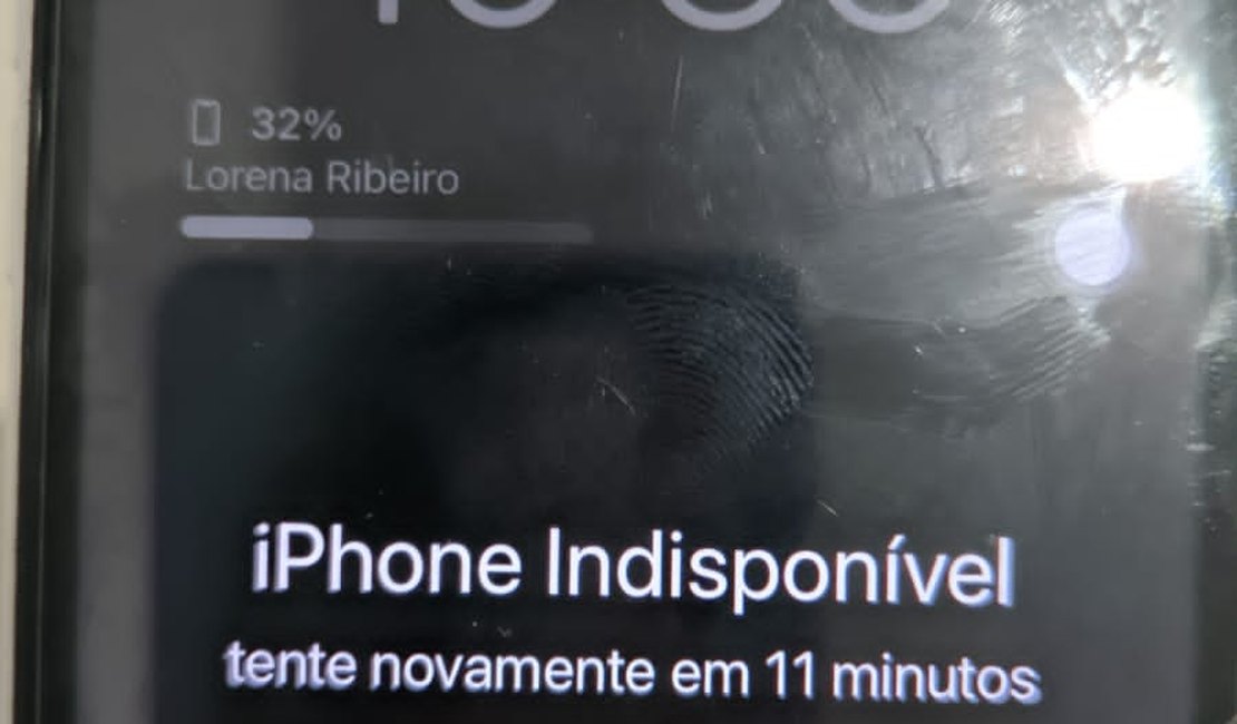 Adolescentes encontram Iphone no calçadão de Arapiraca e entregam à Policia