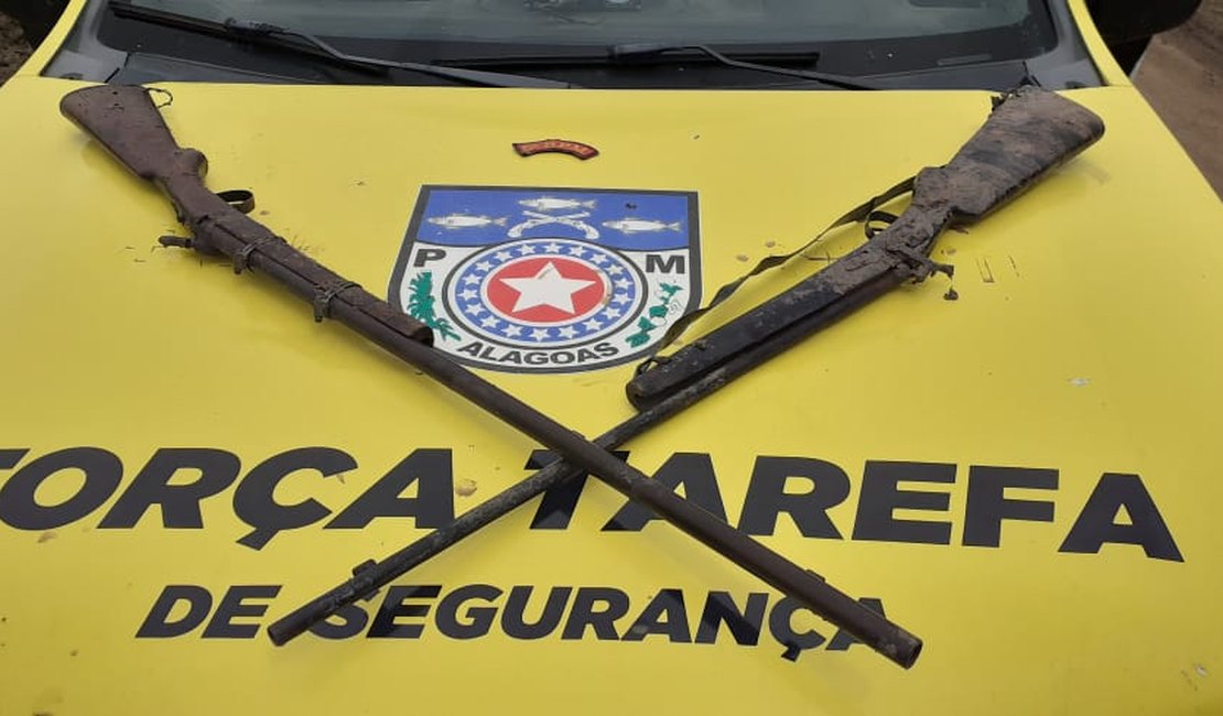Suspeitos fogem da polícia e abandonam armas em Porto Calvo