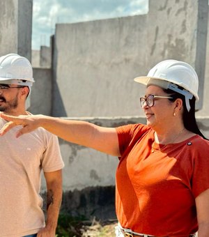 Edilza Alves visita canteiro de obras onde está sendo construída uma moderna escola em Lagoa da Canoa