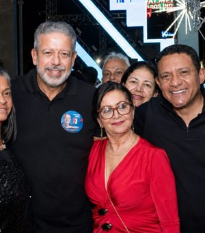 Arthur Lira participa de festival e recebe apoio de Tia Júlia em Palmeira