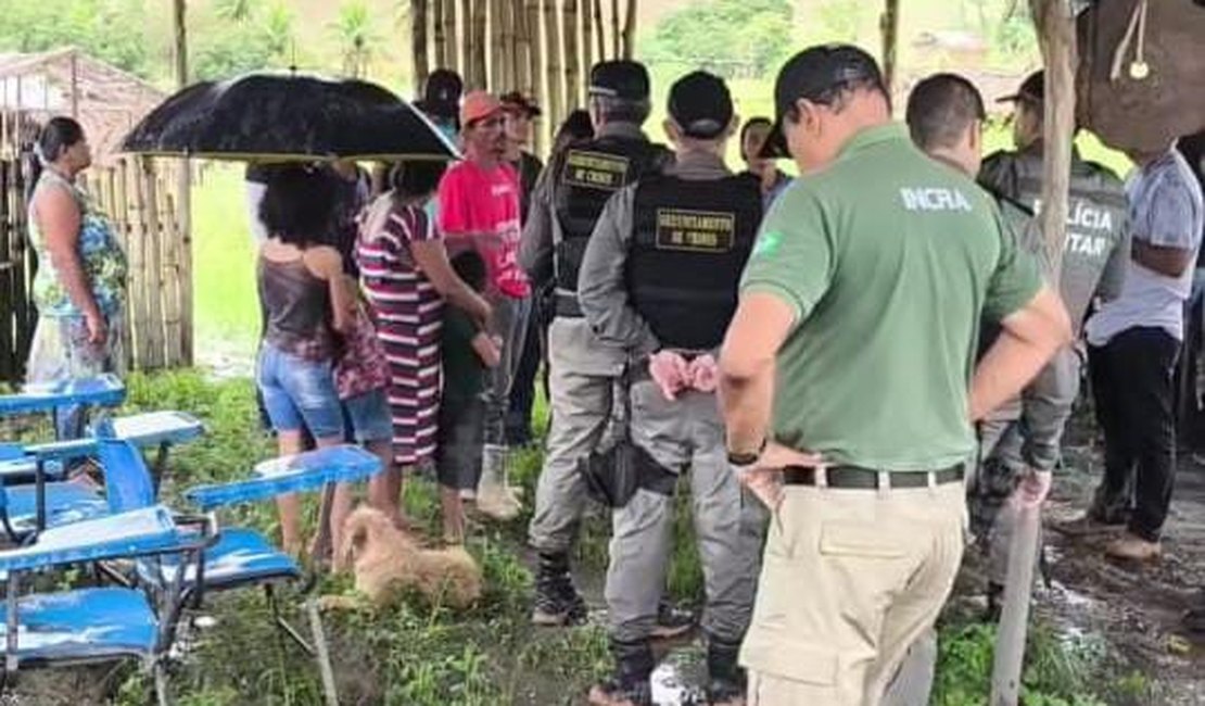 ﻿﻿Polícia cumpre reintegração de posse e assentamento é demolido em Novo Lino
