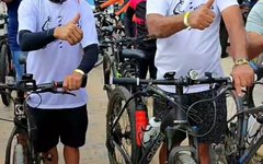 Tarcizo Freire e Neusvaldo Paiva durante pedalada no feriado de Carnaval