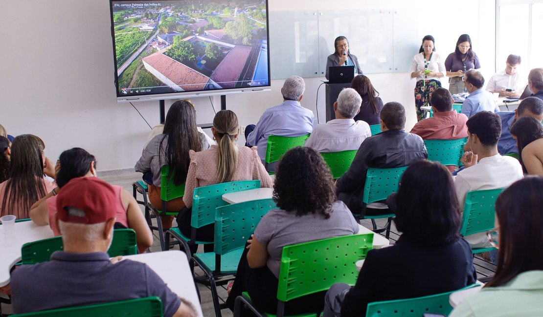 Tia Júlia participa de entrega de equipamentos e inauguração de vestiário no IFAL de Palmeira