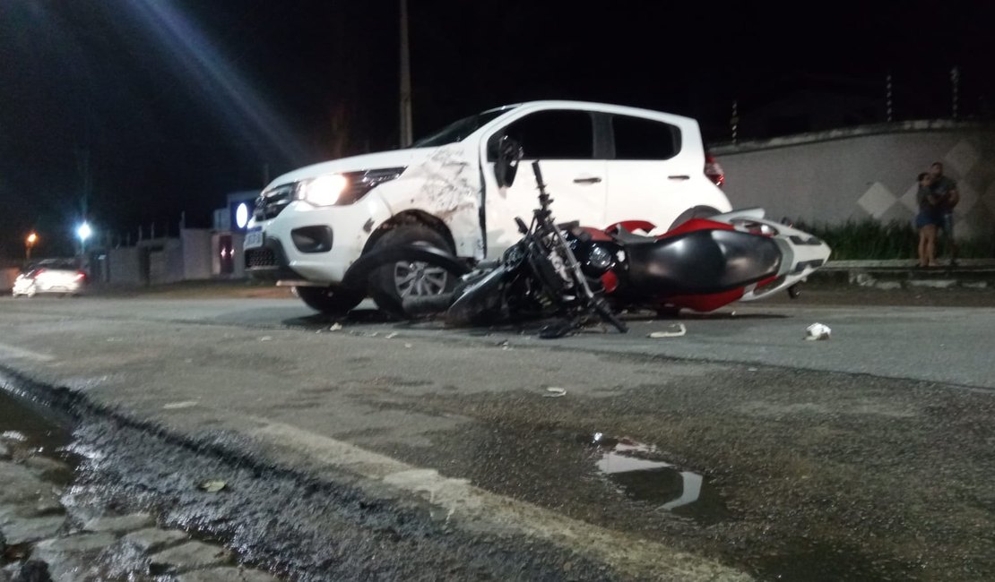 Motociclista fica ferido ao ser atingido por carro em avenida de Arapiraca