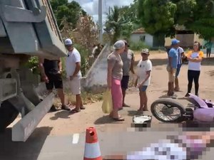 Caminhão dá ré, atinge moto e deixa homem morto na AL-110 em Arapiraca