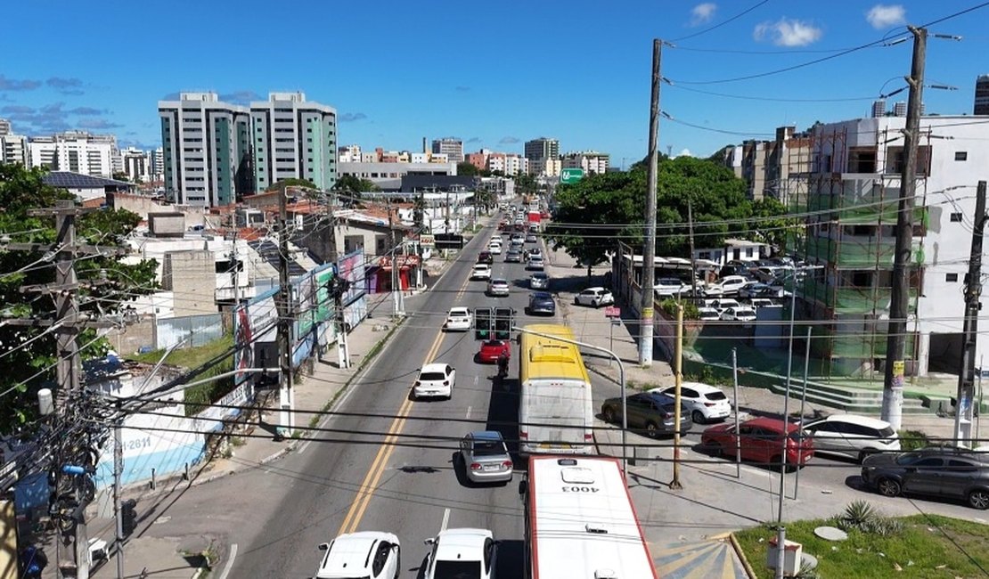 Trânsito na Gustavo Paiva terá faixa reversível em horários de pico