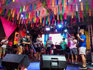 Orleane Plácido e HD Folia encerram o Carnaval do Povo 2023 em Palmeira dos Índios